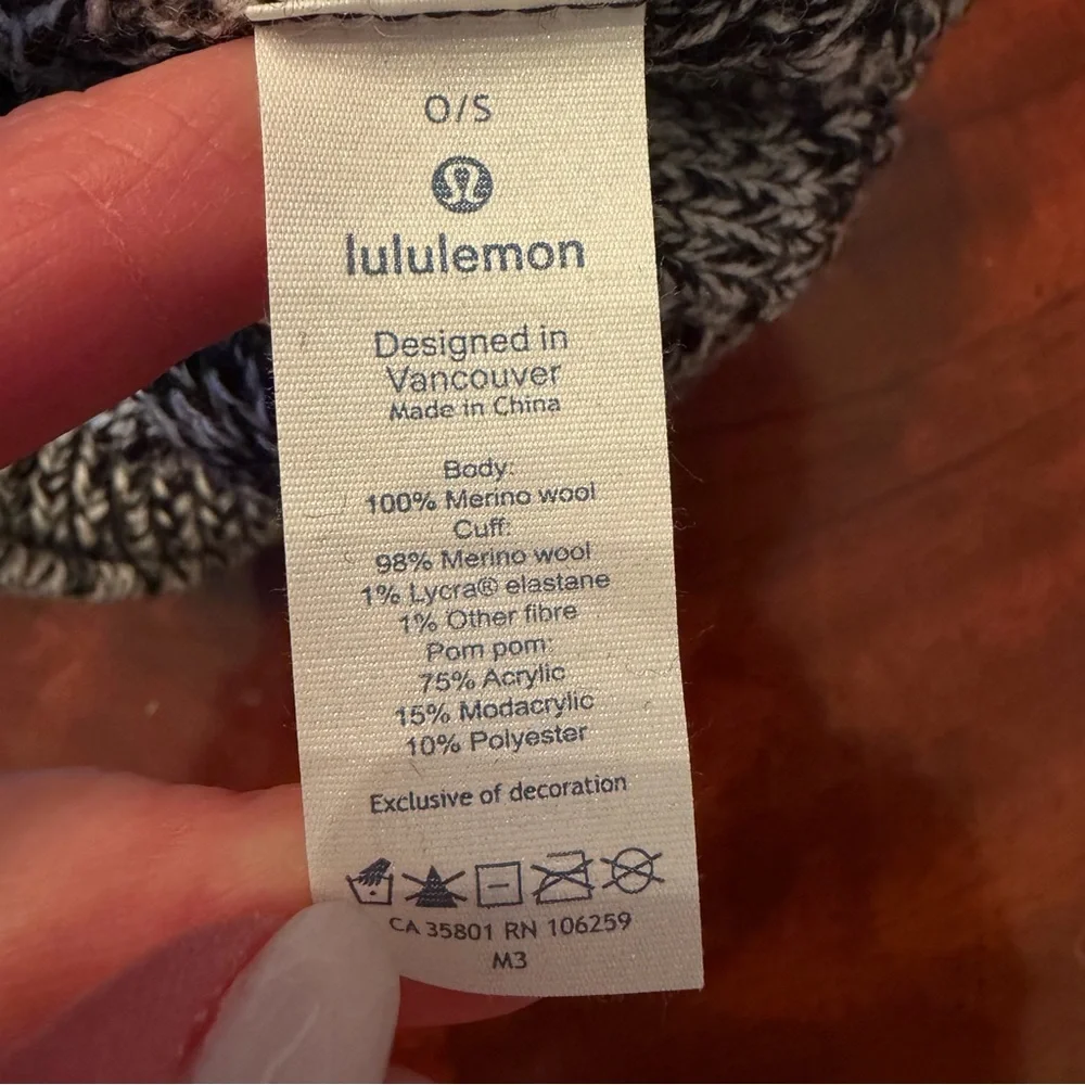 NEW Lululemon Wool Be Toasty Pom Beanie Black Angel Wing OS